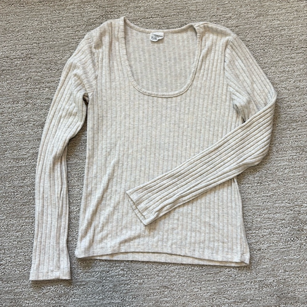 Cream scoop neck long sleeve crop